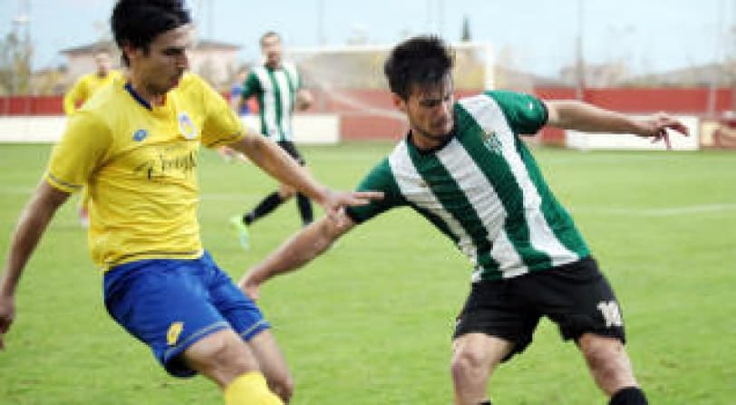 Tercera Divisió. Jornada 14. CF PERALADA - UE CASTELLDEFELS: 4-0. Digna derrota contra un equipàs