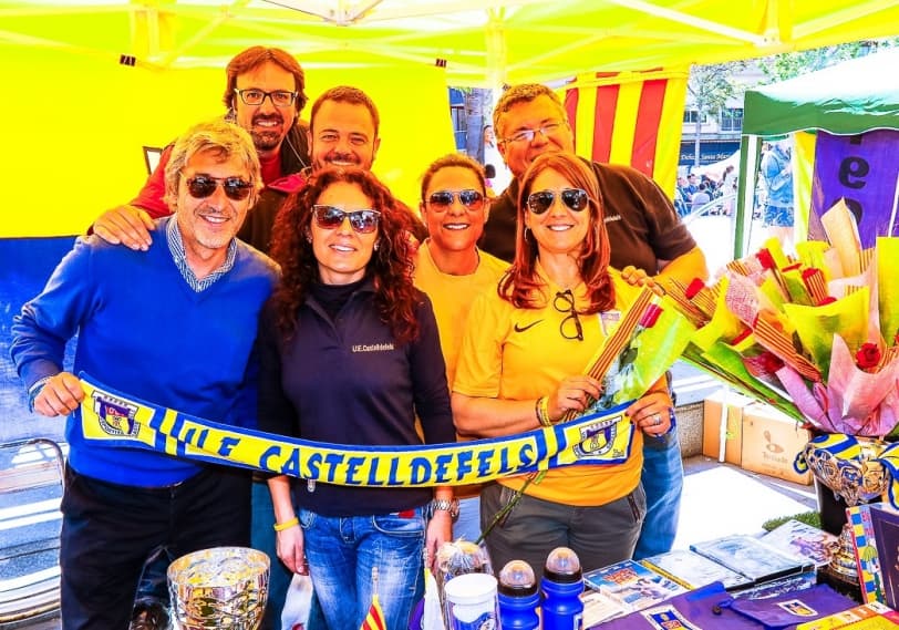 BONA ACOLLIDA DE L'STAND DE LA UE CASTELLDEFELS AL SANT JORDI 2016