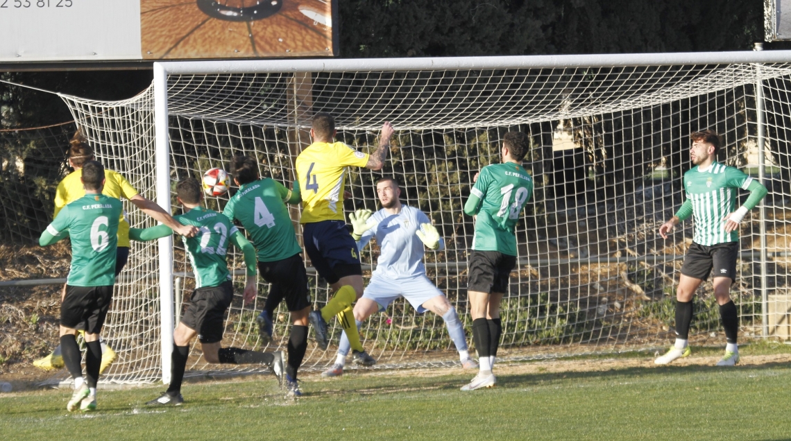 Tercera #RFEF5 23-24. Jornada 15. CF PERALADA - UE CASTELLDEFELS: 2-0. Polèmica derrota per a començar el 2024
