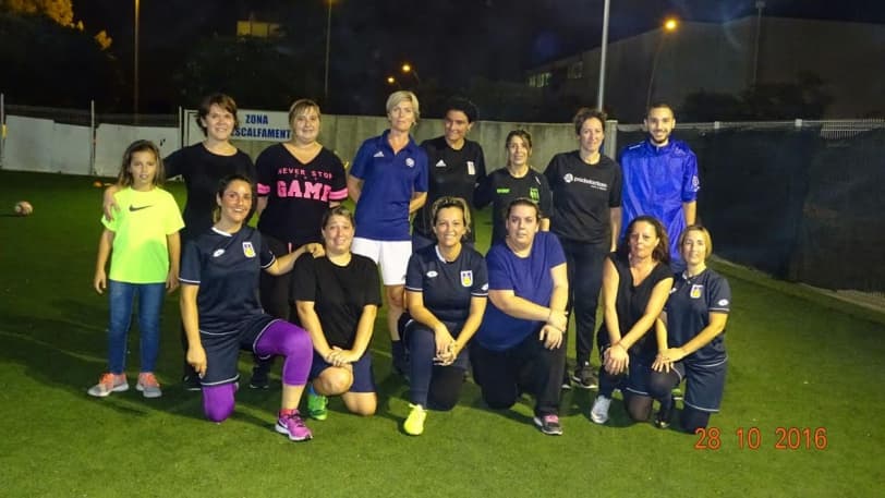 NUEVA INICIATIVA SOCIODEPORTIVA UE CASTELLDEFELS (entrenamiento madres)