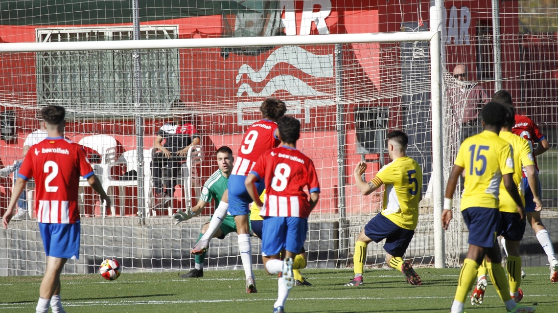 Tercera #RFEF5 23-24. Jornada 11. GIRONA FC 'B' - UE CASTELLDEFELS: 3-0. Càstig excessiu