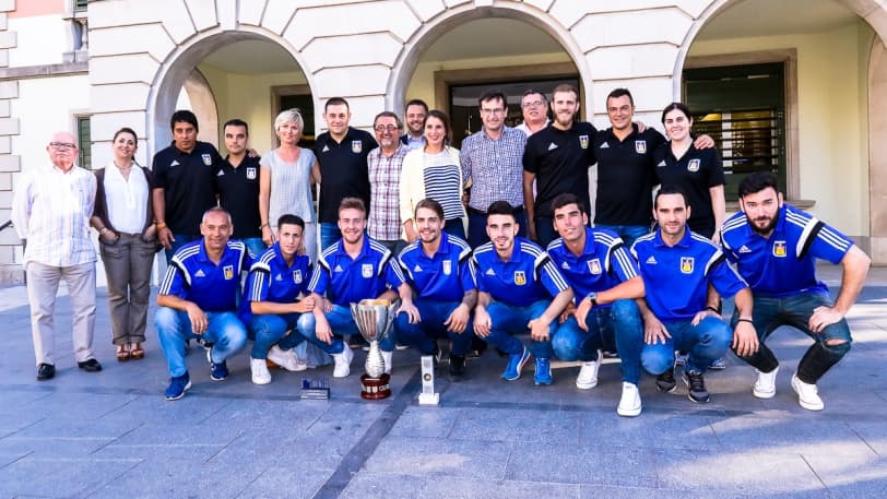 RECEPCIÓN PRIMER EQUIPO UE CASTELLDEFELS EN EL AYUNTAMIENTO DE LA CIUDAD