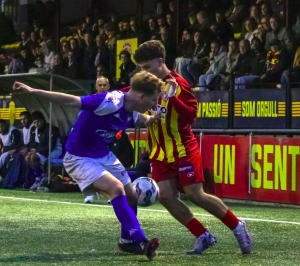 Lliga Elit 25-26. Jornada 9. AEC MANLLEU - UE CASTELLDEFELS: 1-1. Creixent encontre per a un treballat punt