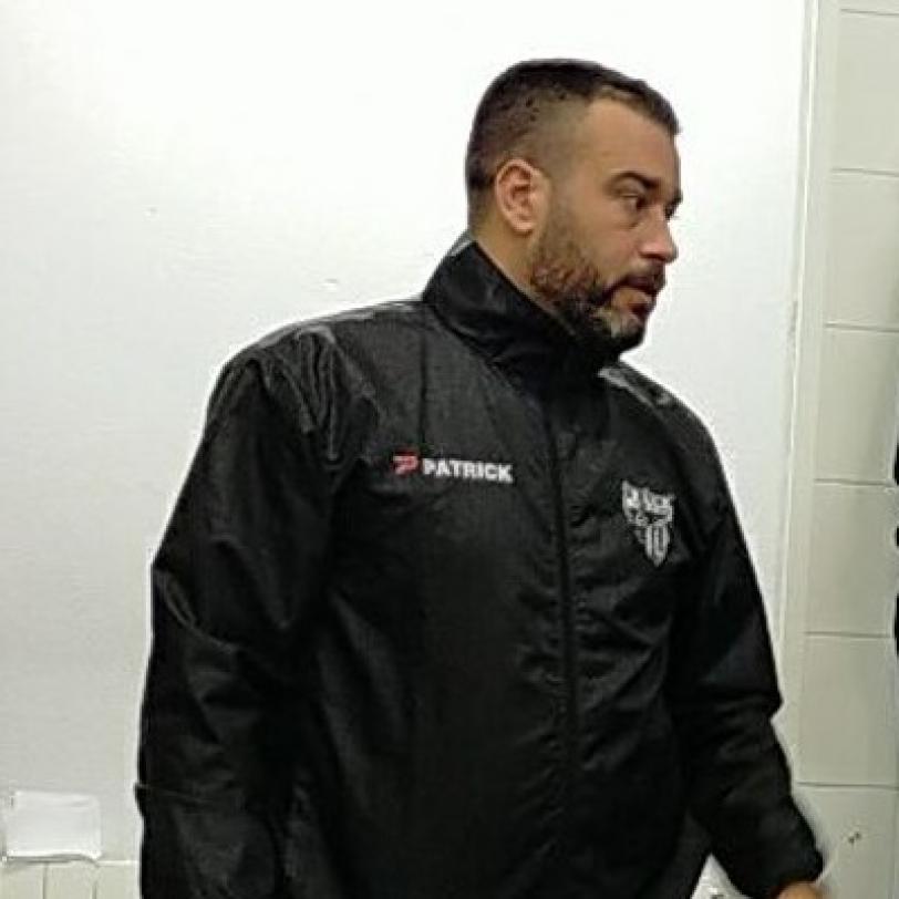 IVÁN VIDARTE TORNA A LA BANQUETA DE LA UE CASTELLDEFELS B