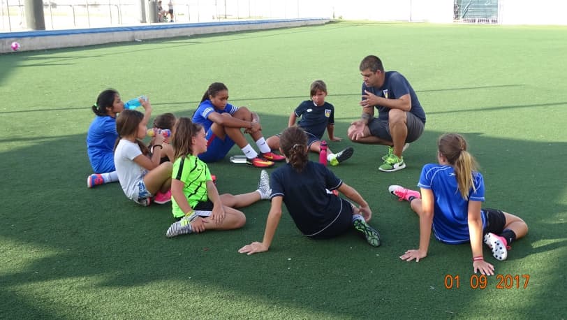 LES NOIES DE L'ALEVÍ-INFANTIL FEMENÍ UE CASTELLDEFELS 17-18, DE PRETEMPORADA #FemeníUEC. Inscriu-t'hi!
