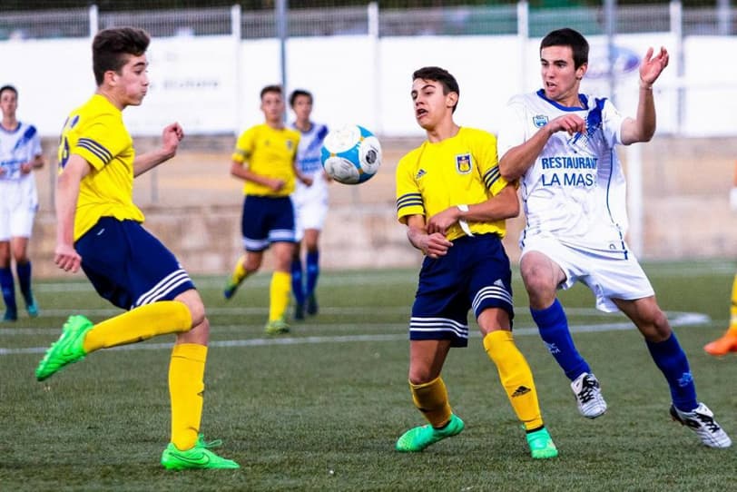Cròniques Preferent. DERROTA DEL CADET A CONTRA LA BLANCA SUBUR (1-2); EMPAT DE L'ALEVÍ A (1-1)