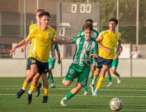 Pretemporada 24-25. CF SINGUERLÍN - UE CASTELLDEFELS (4-1) I UE VILASSAR - UE CASTELLDEFELS (0-1). Una de freda i una de calenta